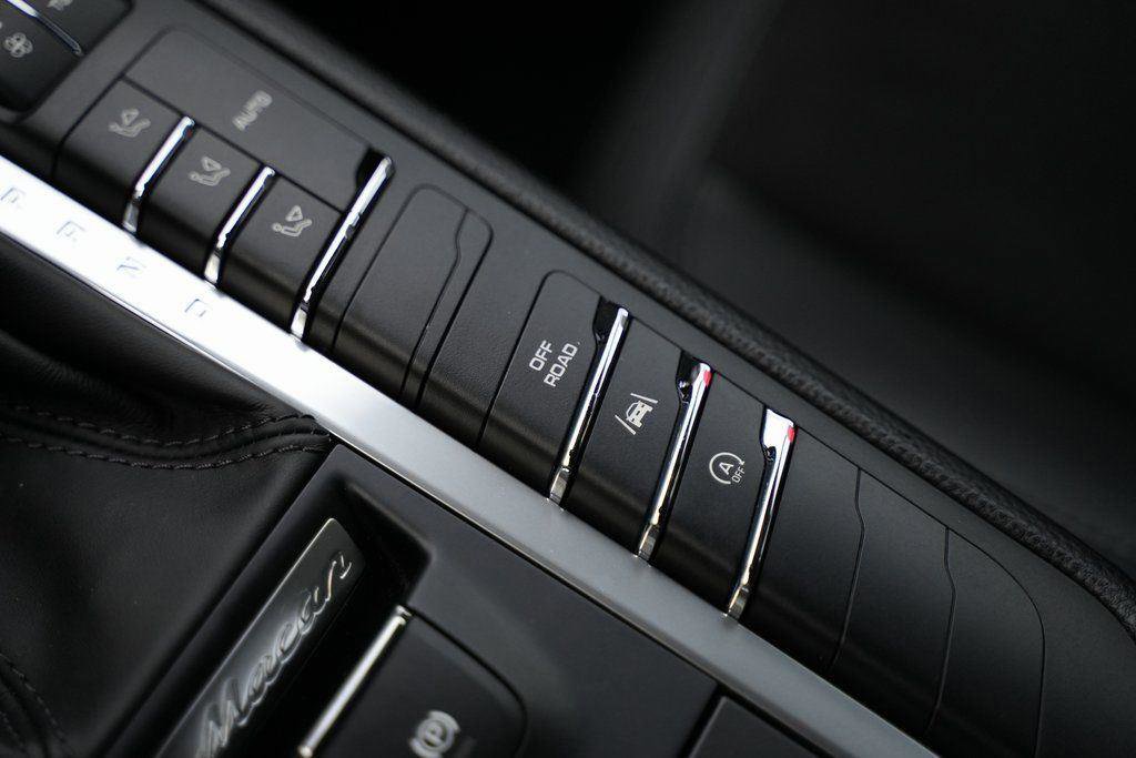 Used 2017 Porsche Macan w/ Driver Memory Package image 52