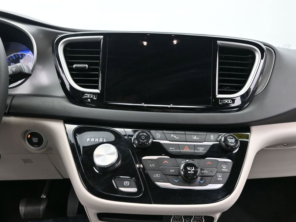 Used 2024 Chrysler Pacifica Touring-L image 19