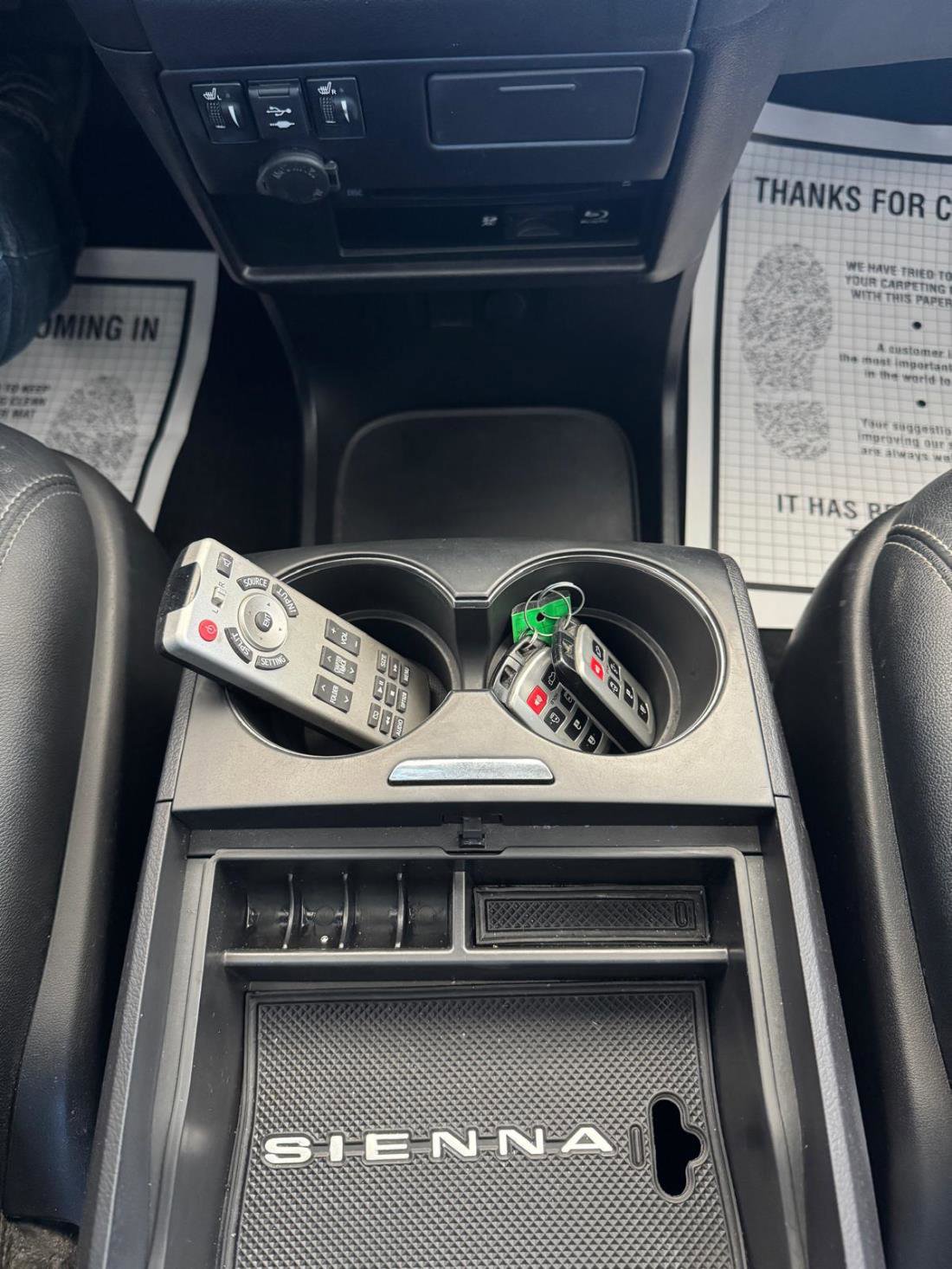 Used 2020 Toyota Sienna SE Premium w/ Nightshade Edition image 12