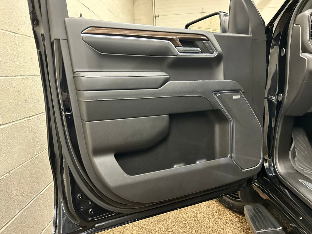 Used 2024 Chevrolet Silverado 1500 LT Trail Boss w/ LT Trail Boss Premium Package AWD/4WD image 12