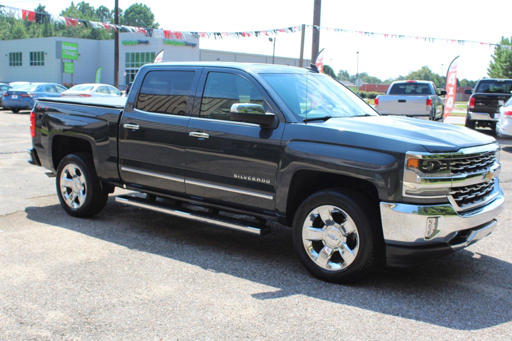Used 2018 Chevrolet Silverado 1500 LTZ w/ Sport Package image 11
