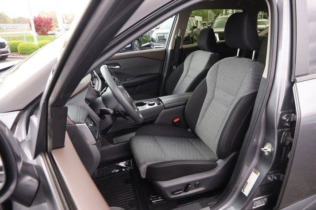 Used 2023 Nissan Rogue SV image 8