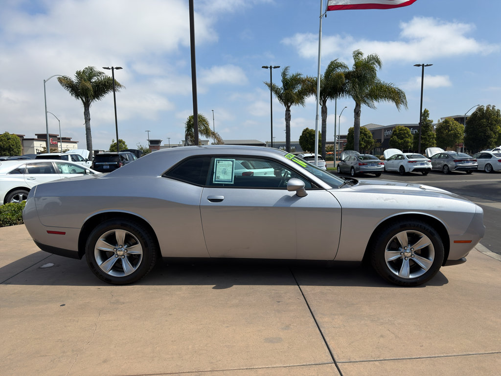 Used 2016 Dodge Challenger SXT RWD image 4