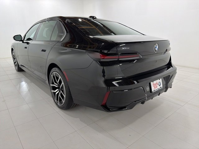 Used 2025 BMW 740i xDrive w/ Premium Package image 3