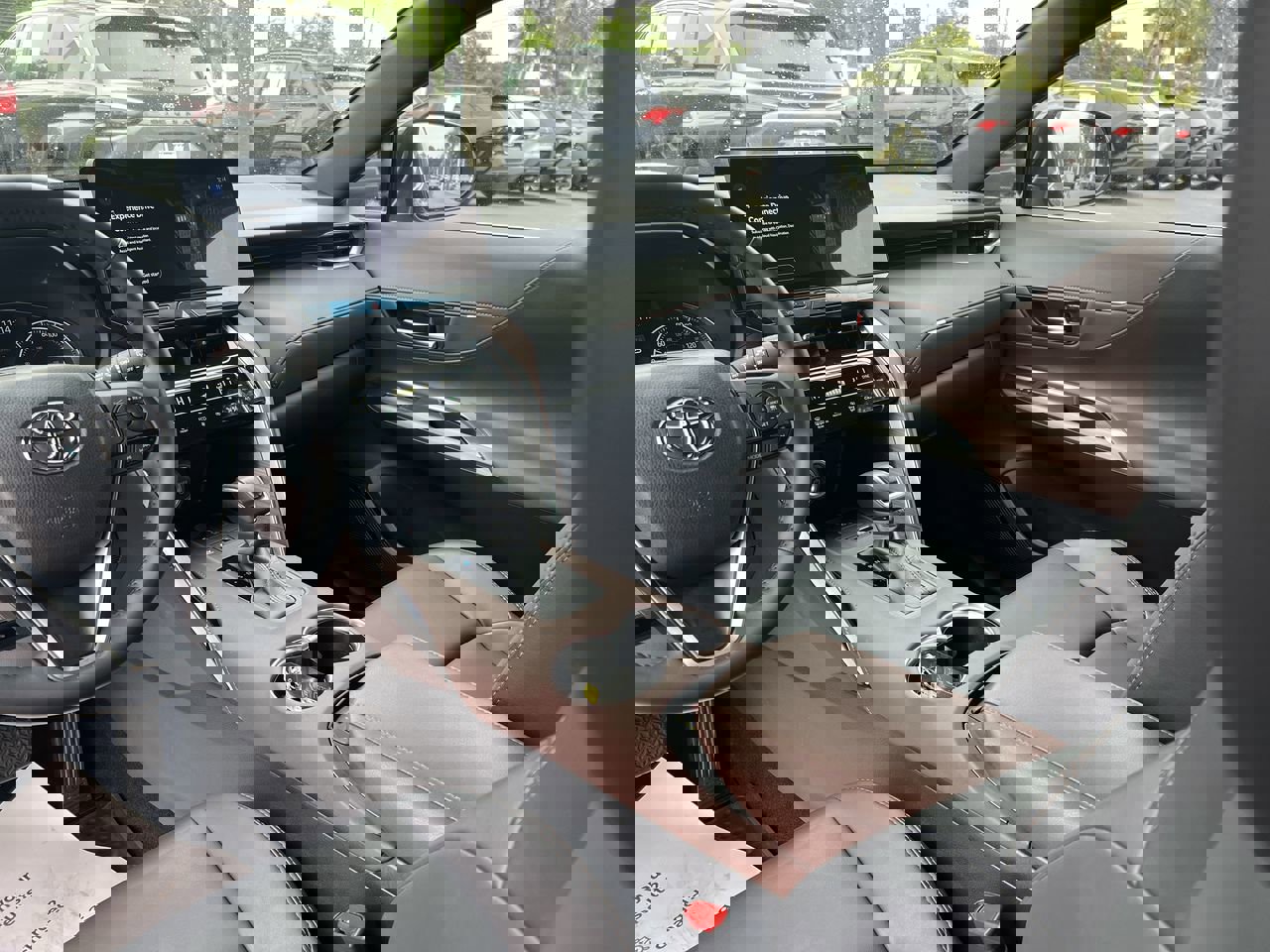 Used 2024 Toyota Venza XLE AWD/4WD image 30