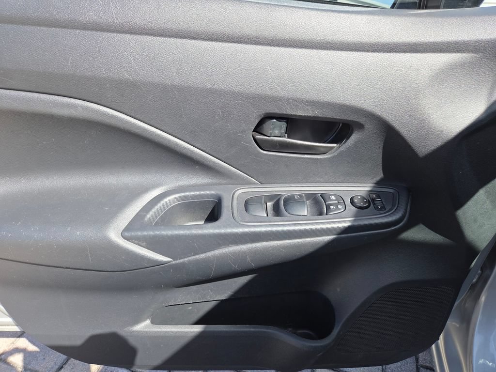 Used 2022 Nissan Versa S FWD image 26
