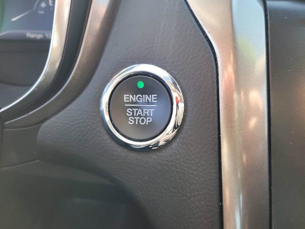 Used 2020 Ford Fusion SE image 19