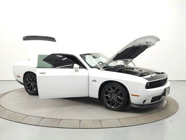 Used 2023 Dodge Challenger R/T w/ Blacktop Package image 9
