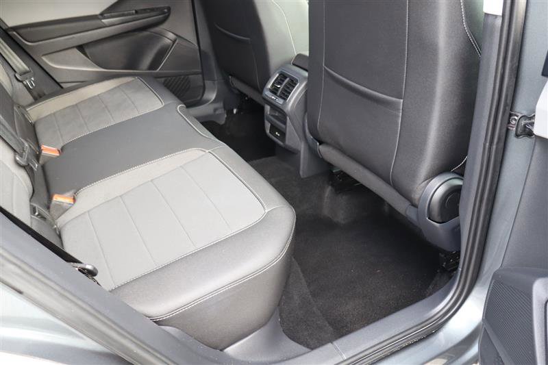 Used 2024 Volkswagen Taos SE image 15