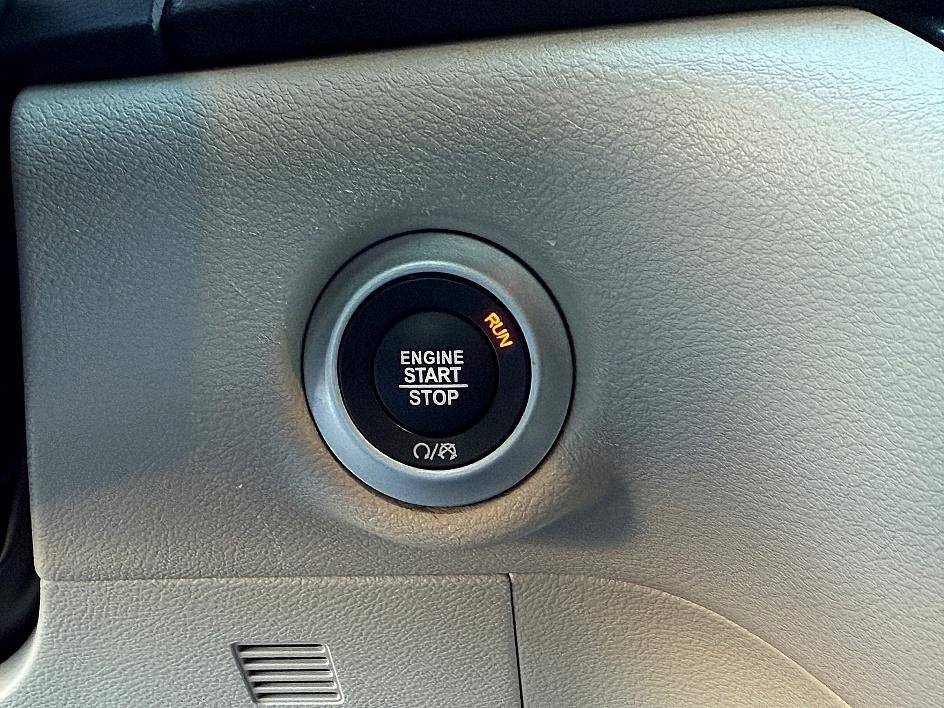 Used 2024 Chrysler Pacifica Touring-L image 21