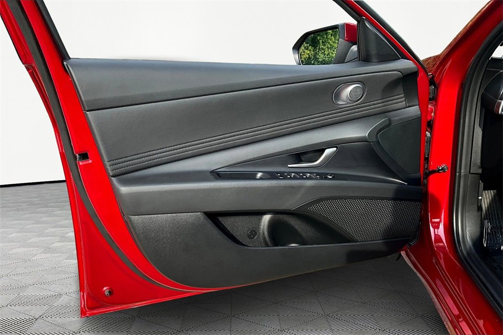 Certified 2025 Hyundai Elantra SEL image 23