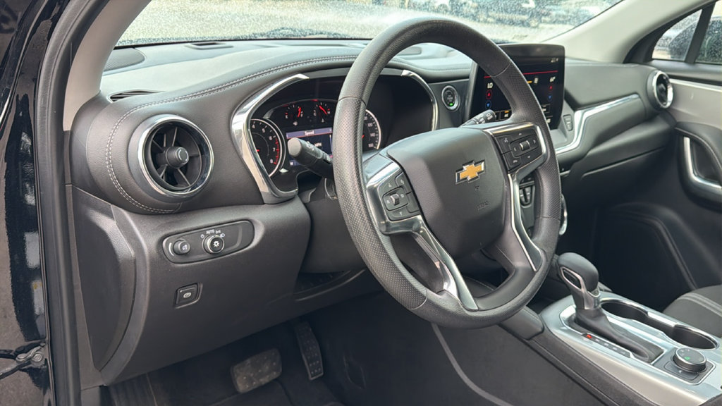 Used 2025 Chevrolet Blazer LT AWD/4WD image 16
