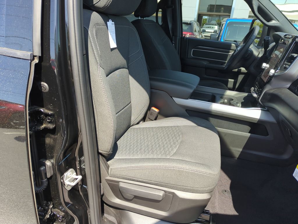 New 2026 RAM 2500 Big Horn AWD/4WD image 34