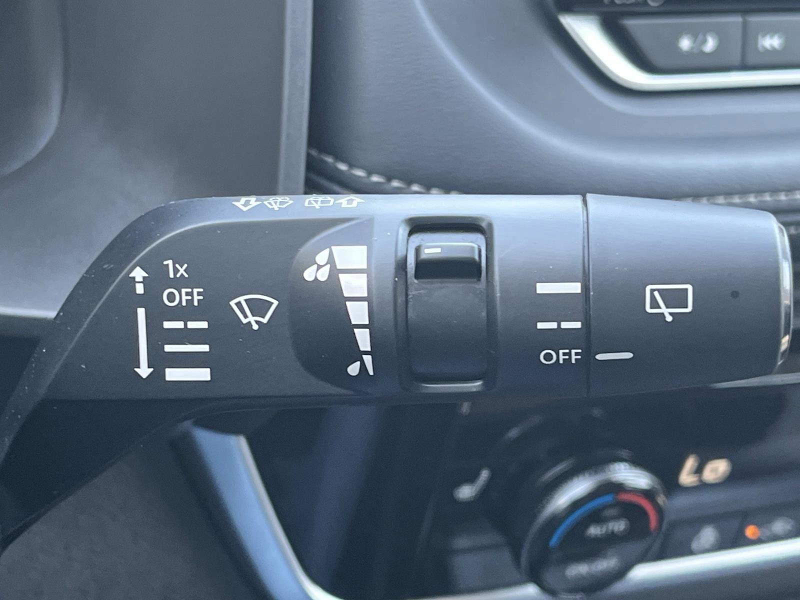 Used 2023 Nissan Rogue SL AWD/4WD image 39