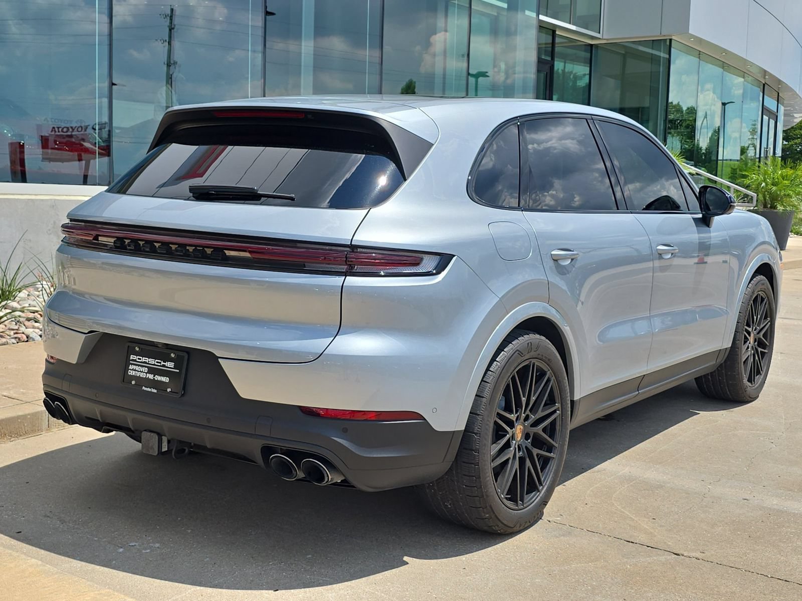 Certified 2025 Porsche Cayenne AWD/4WD image 7