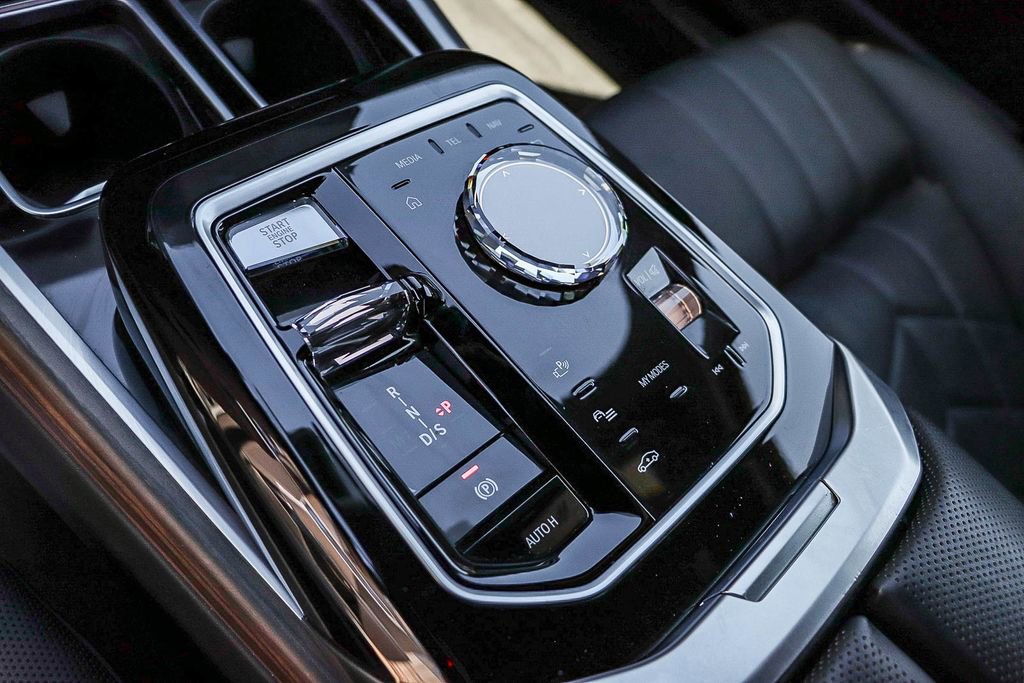 Used 2024 BMW 760i xDrive w/ Executive Package image 21