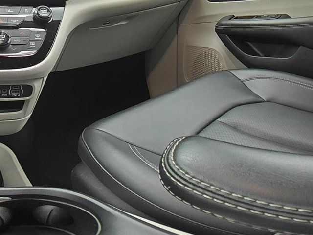Used 2024 Chrysler Pacifica Touring-L FWD image 28
