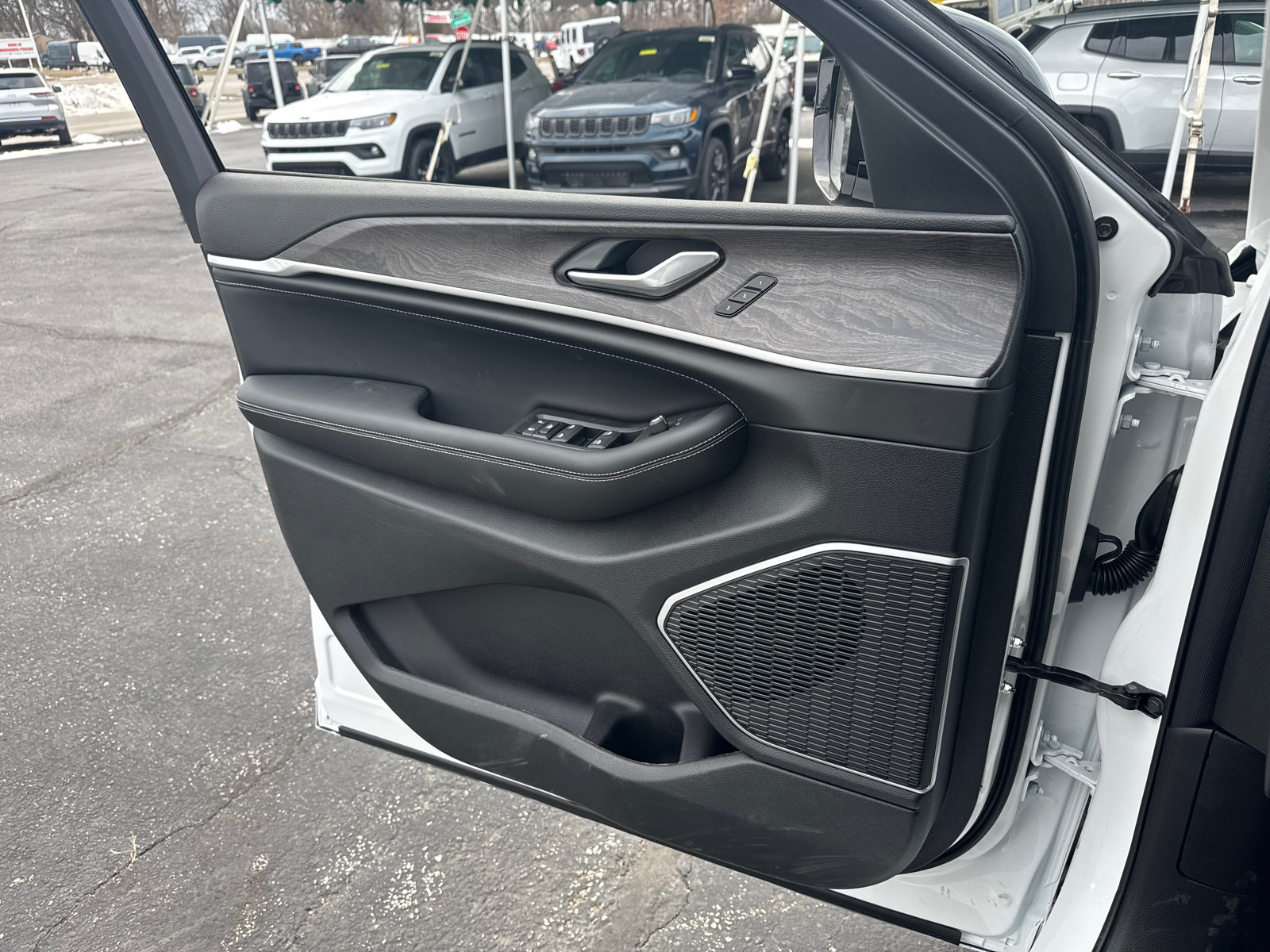 New 2026 Jeep Grand Cherokee Limited AWD/4WD image 17