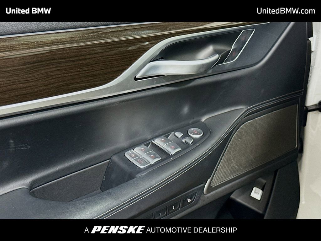 Used 2022 BMW 740i xDrive w/ Premium Package image 3