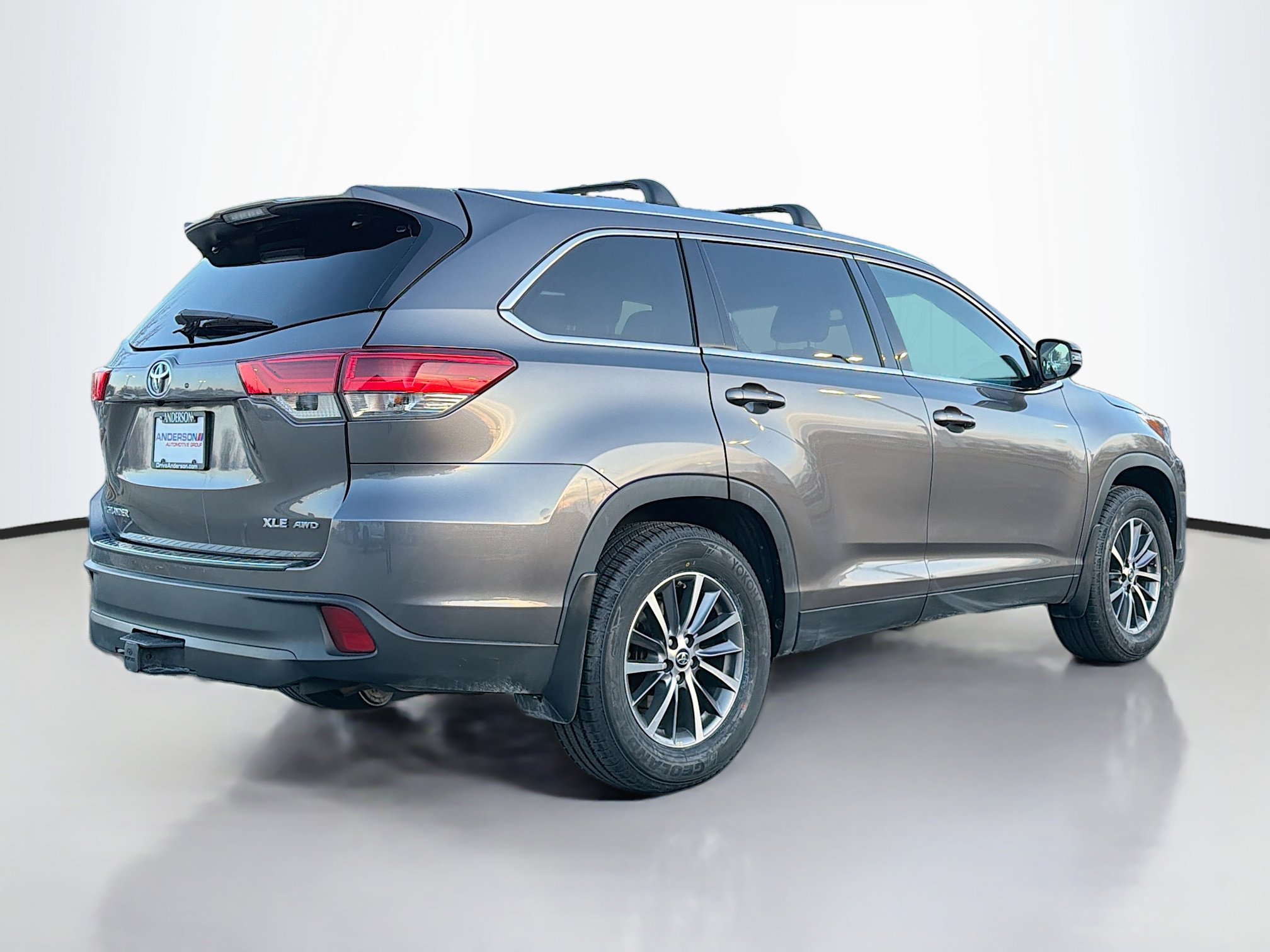 Used 2019 Toyota Highlander XLE image 2