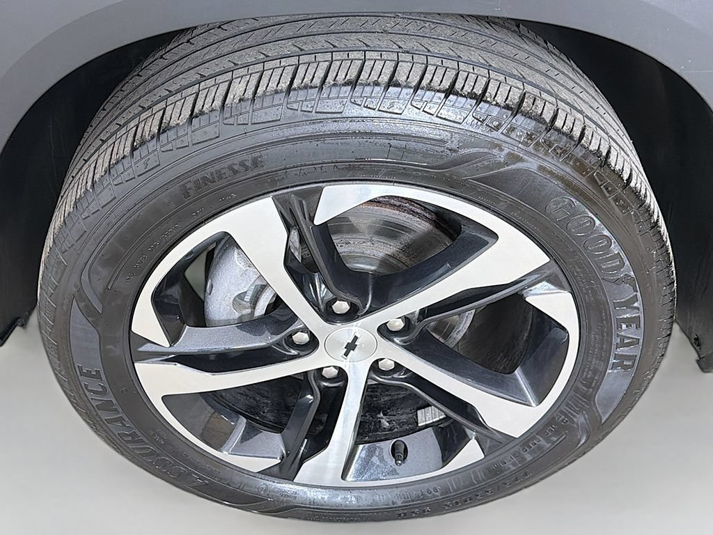 Used 2025 Chevrolet Trax RS FWD image 17