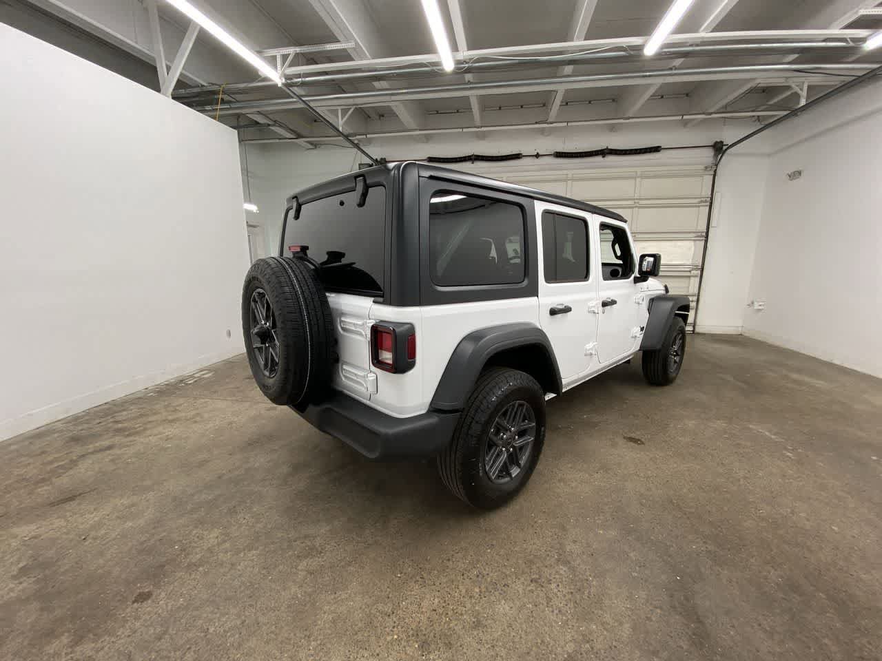 Used 2025 Jeep Wrangler Sport S AWD/4WD image 6