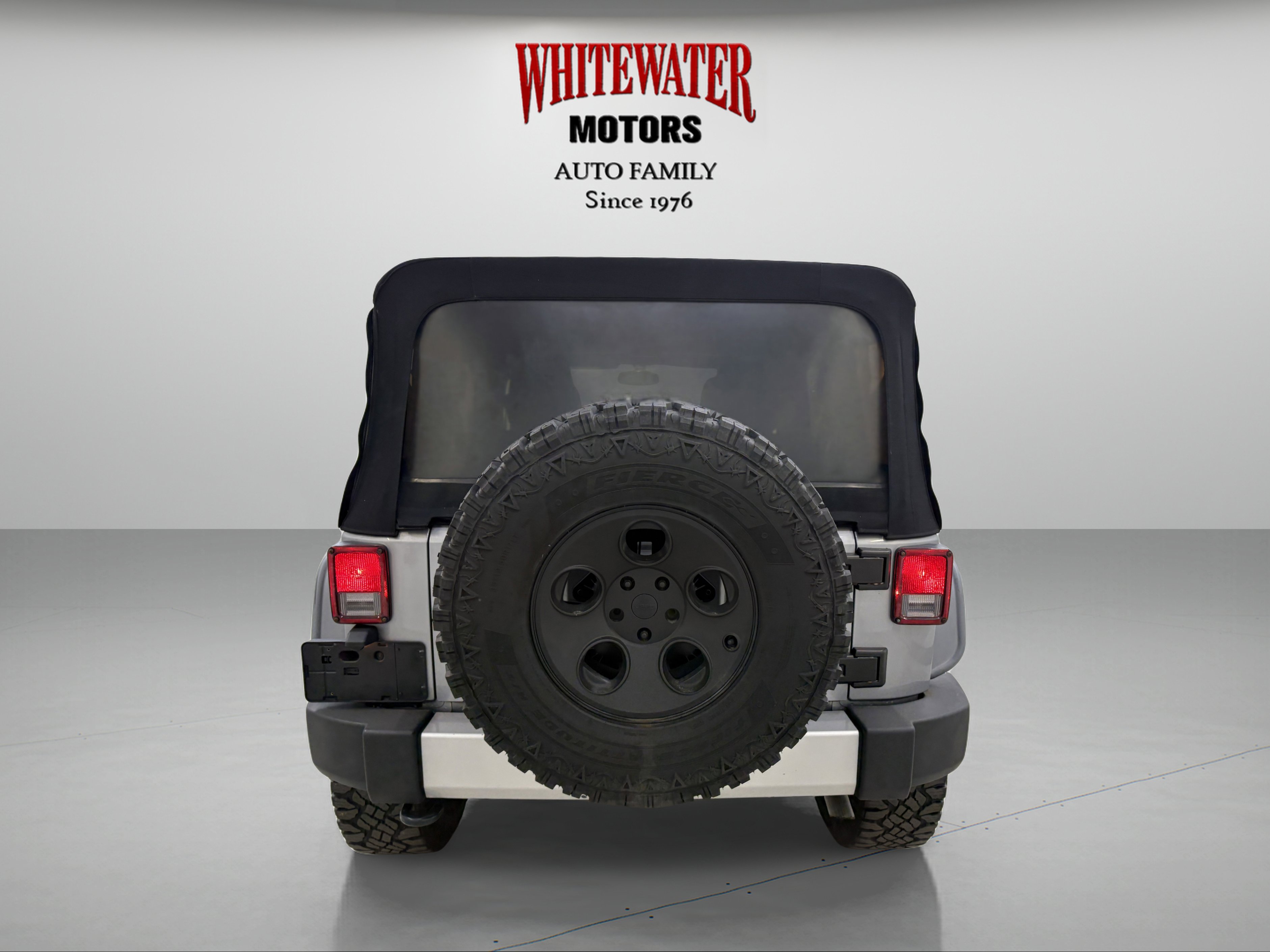 Used 2014 Jeep Wrangler Unlimited Sahara w/ Connectivity Group image 3