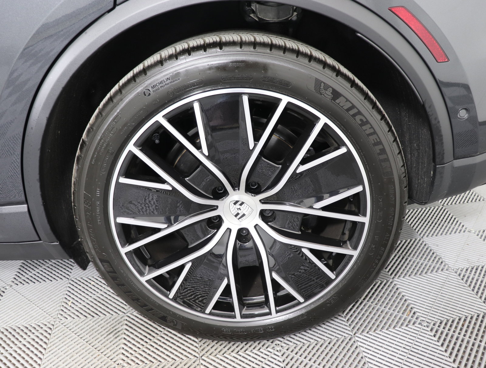 Used 2024 Porsche Macan 4 Electric image 15