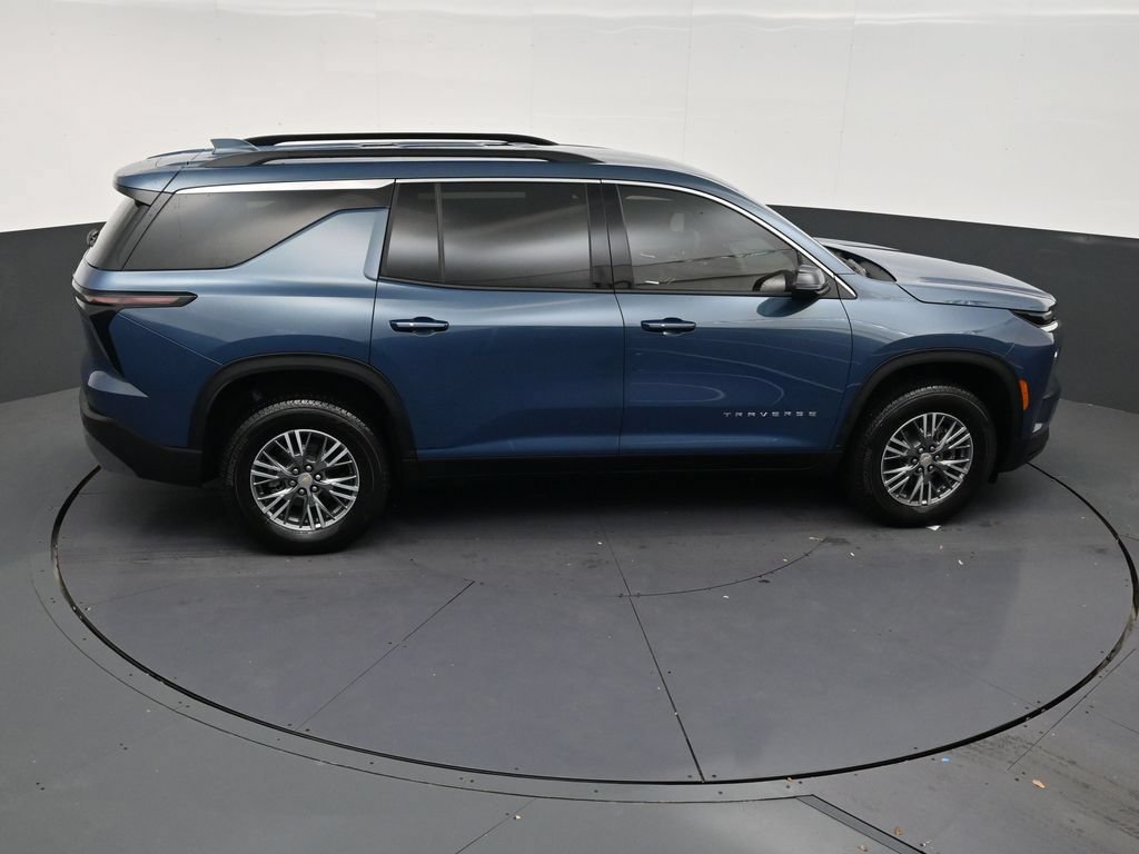 Used 2026 Chevrolet Traverse LT FWD image 17