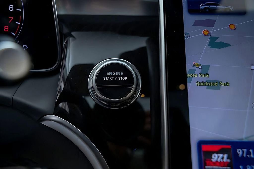 Used 2025 Mercedes-Benz GLC 350e 4MATIC w/ Driver Assistance Package image 20