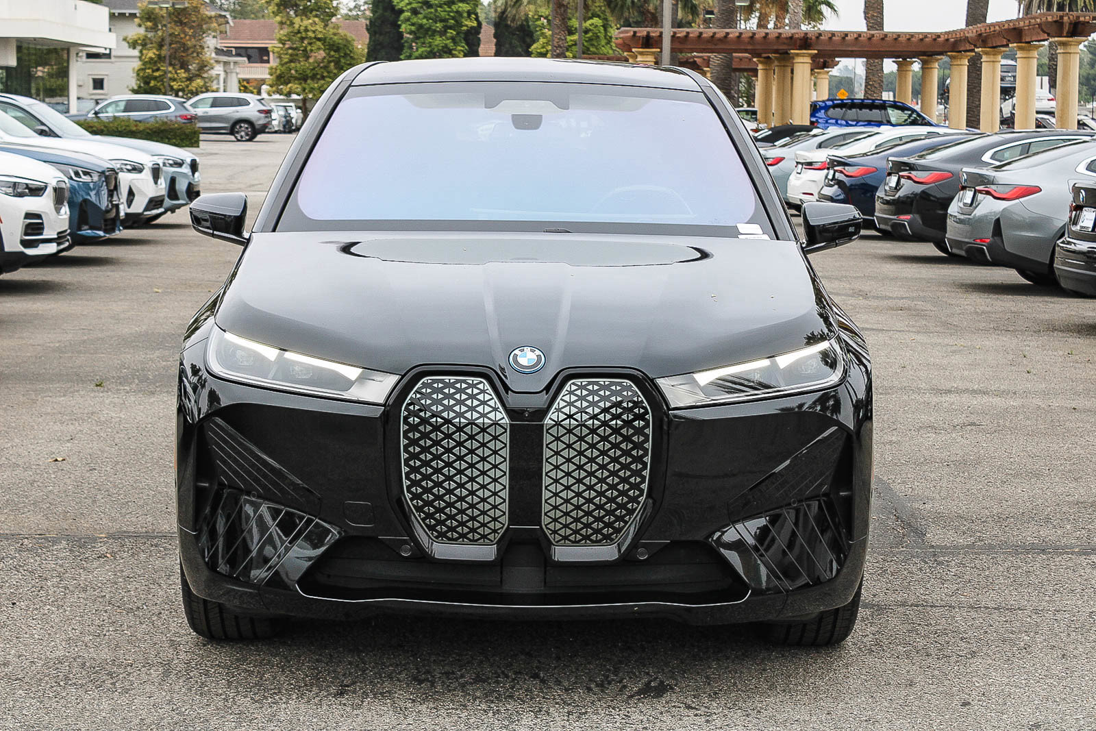 Used 2024 BMW iX xDrive50 w/ Sport Package AWD/4WD image 2