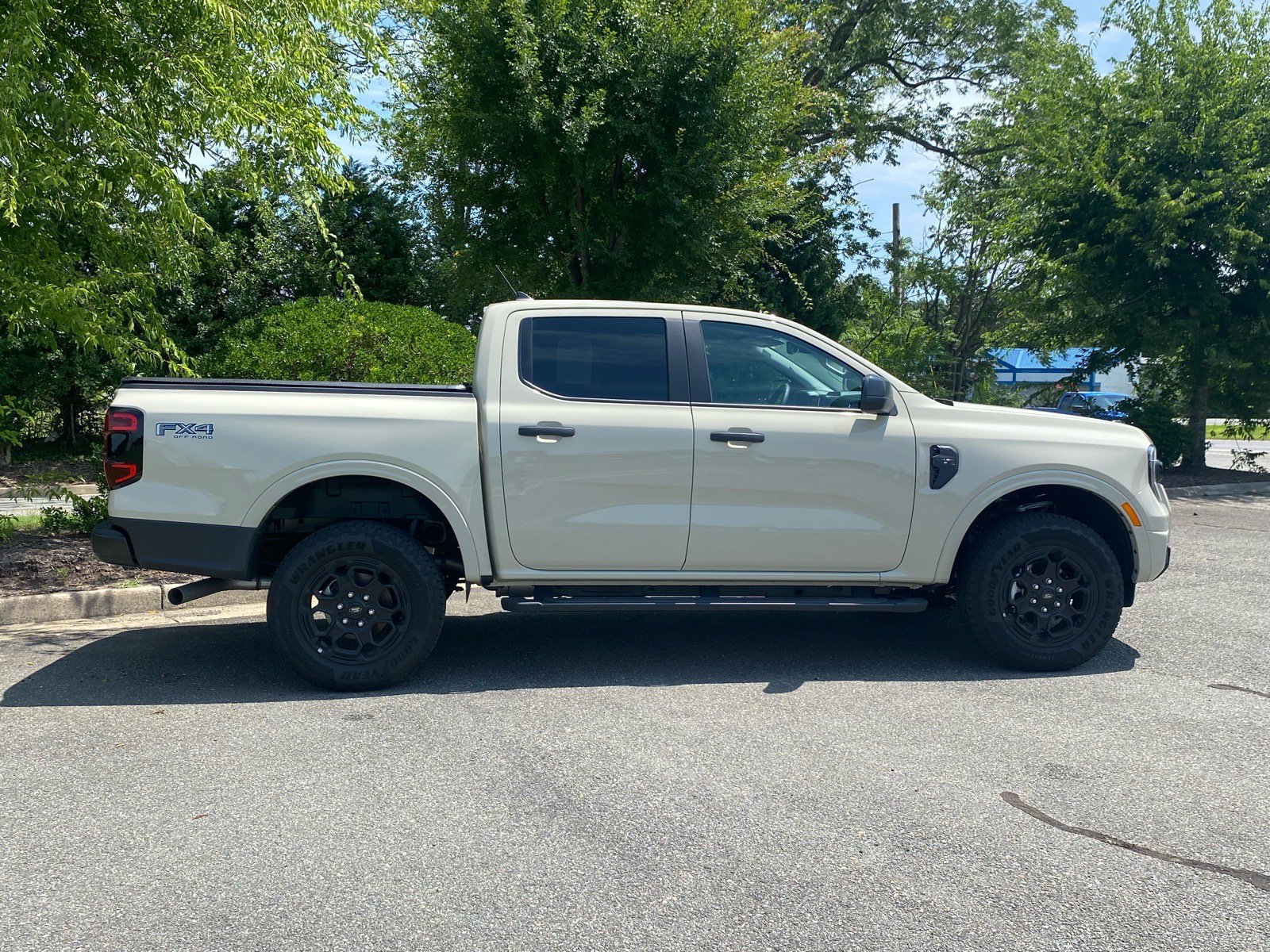 Certified 2025 Ford Ranger XLT w/ FX4 Off-Road Package AWD/4WD image 3
