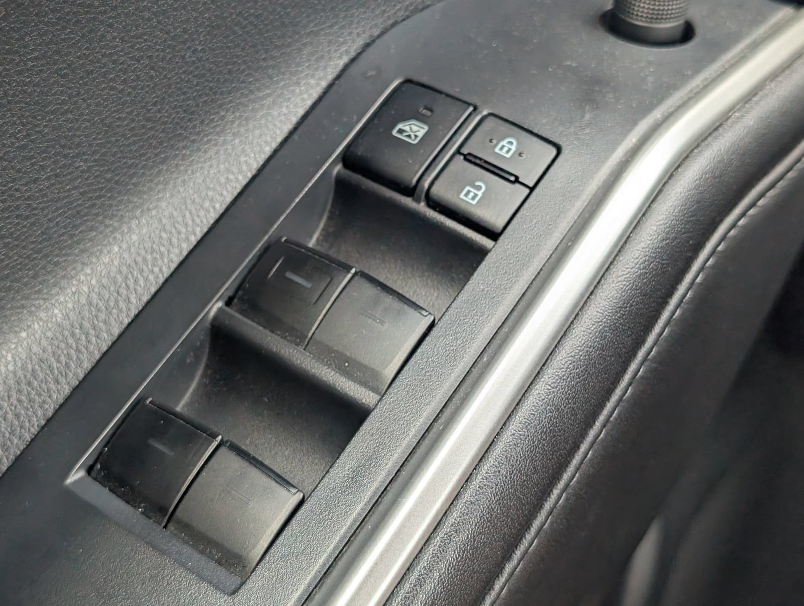 Used 2022 Toyota Highlander XLE FWD image 17