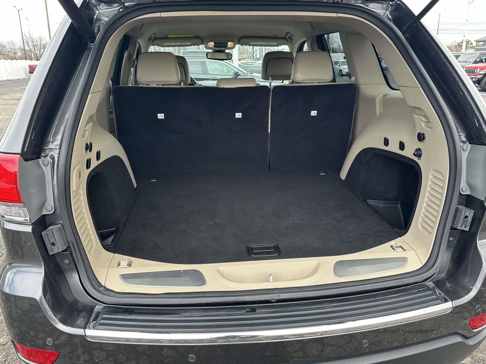 Used 2018 Jeep Grand Cherokee Limited image 11