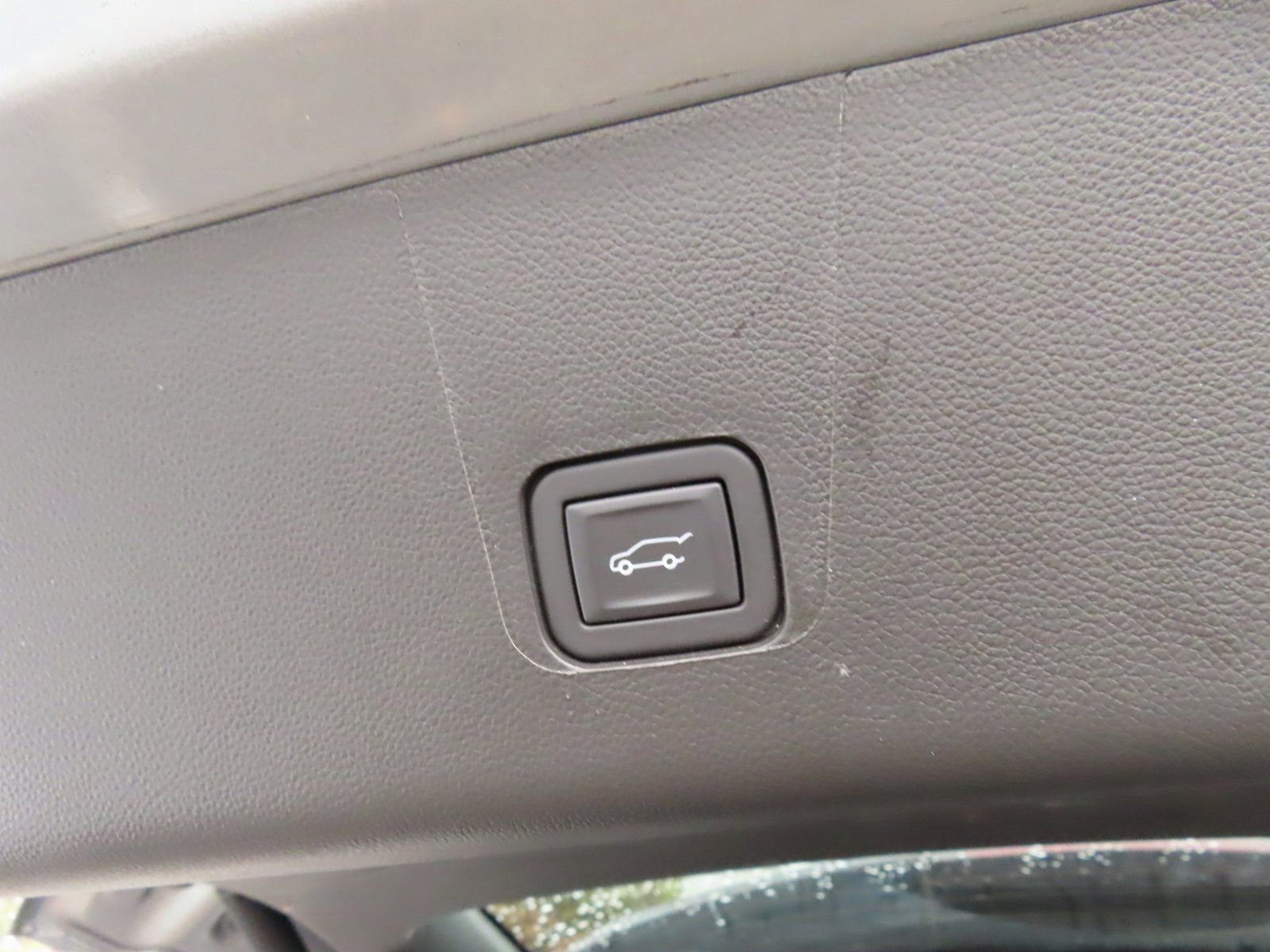 Used 2023 Chevrolet Traverse RS image 36