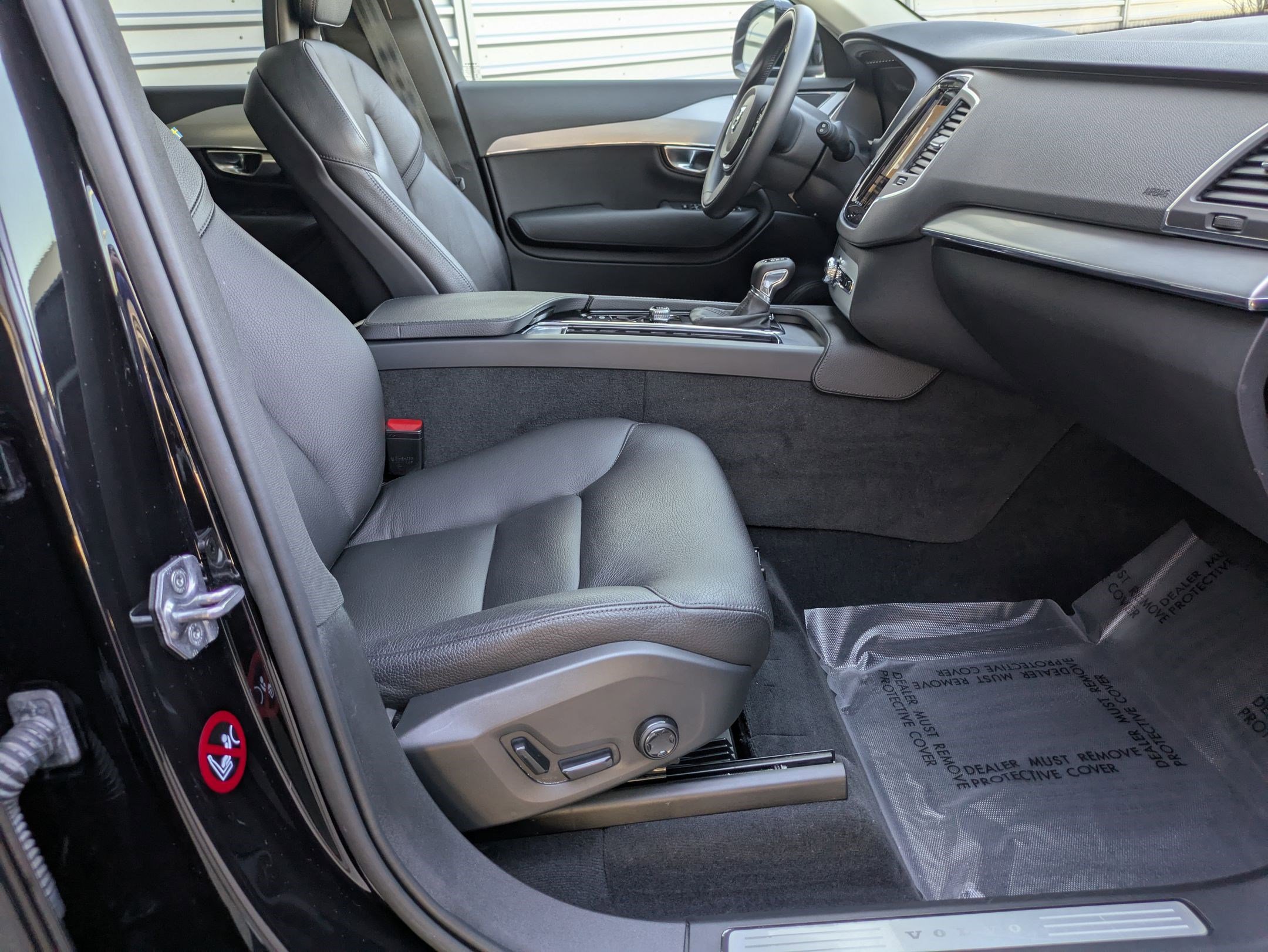 Used 2018 Volvo XC90 T5 Momentum w/ Convenience Package image 32