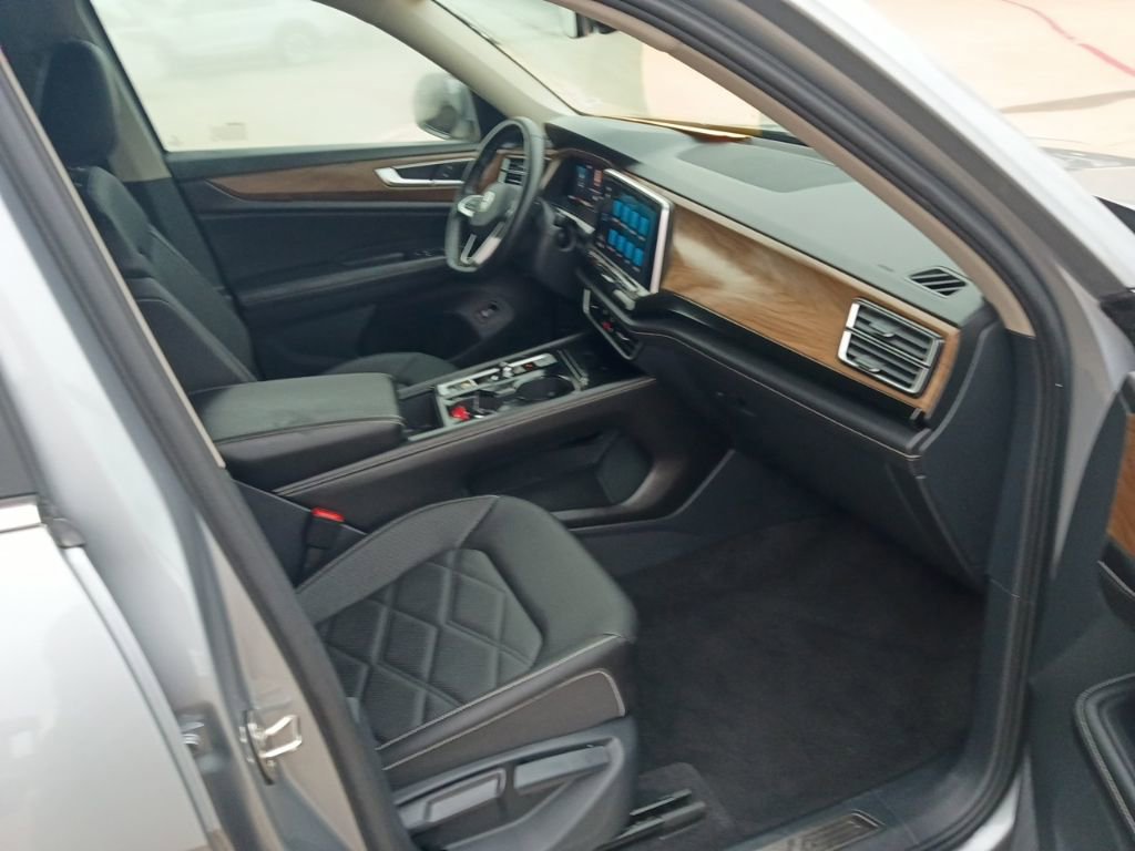 Used 2025 Volkswagen Atlas SE FWD image 8