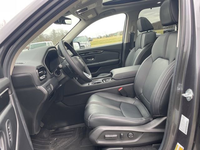 Used 2025 Honda Pilot Touring image 9