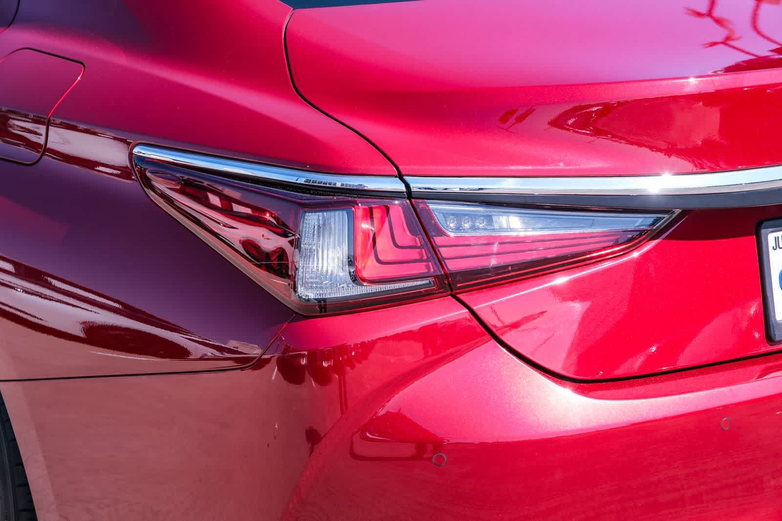 Used 2023 Lexus ES 350 w/ Premium Package FWD image 7