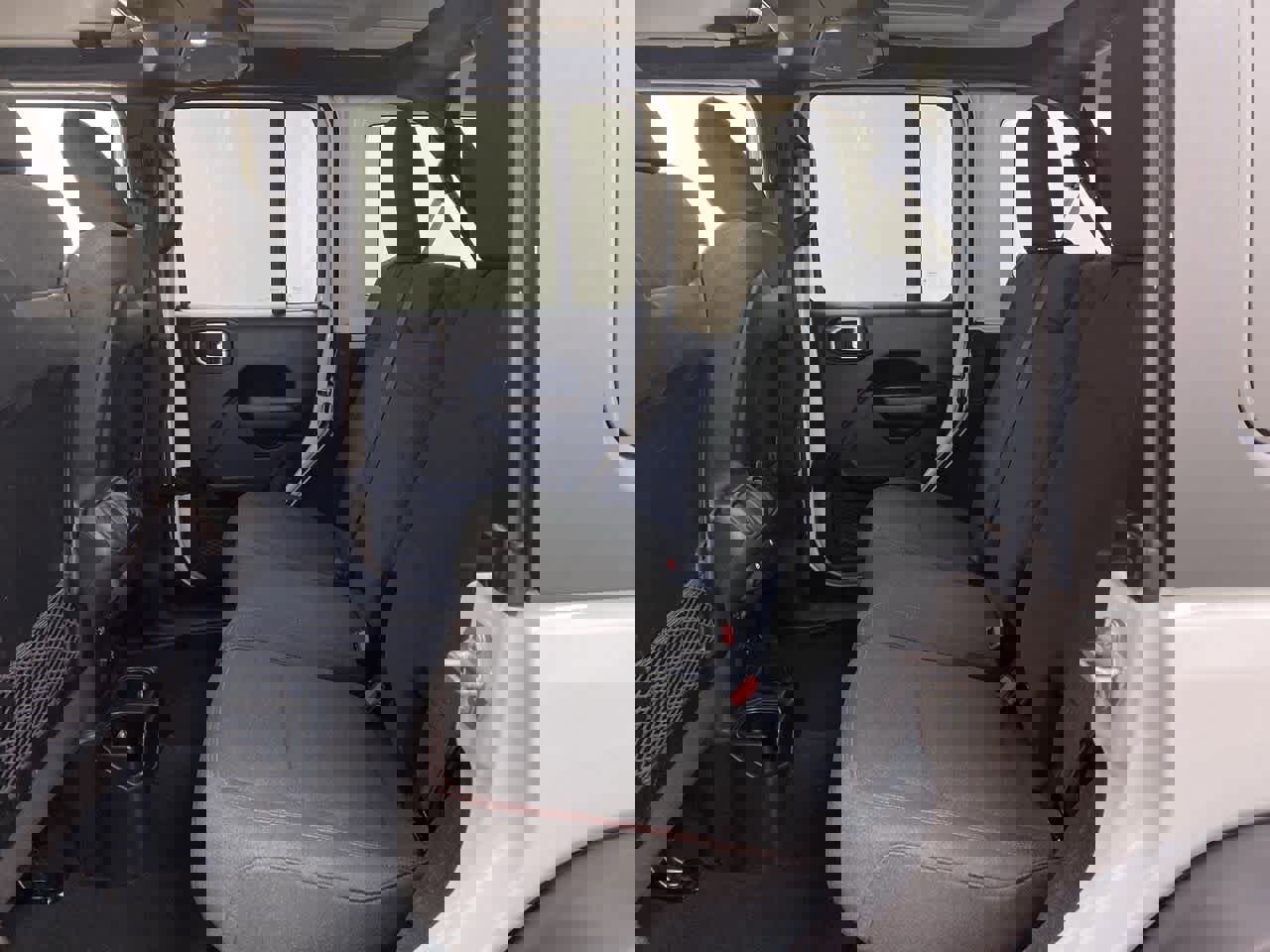 Used 2025 Jeep Wrangler Unlimited Rubicon image 17