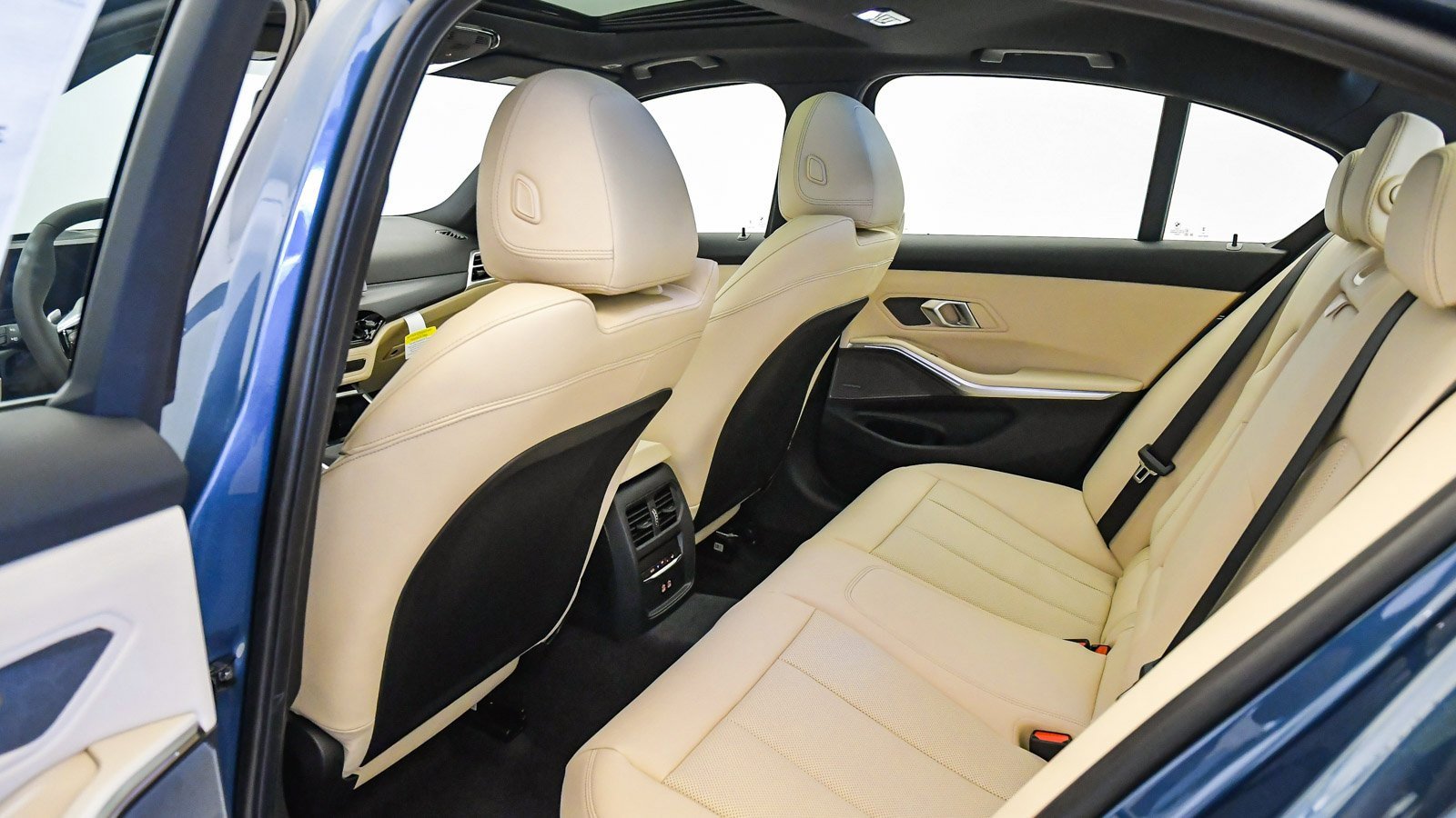 New 2026 BMW 330i Sedan w/ Premium Package image 19