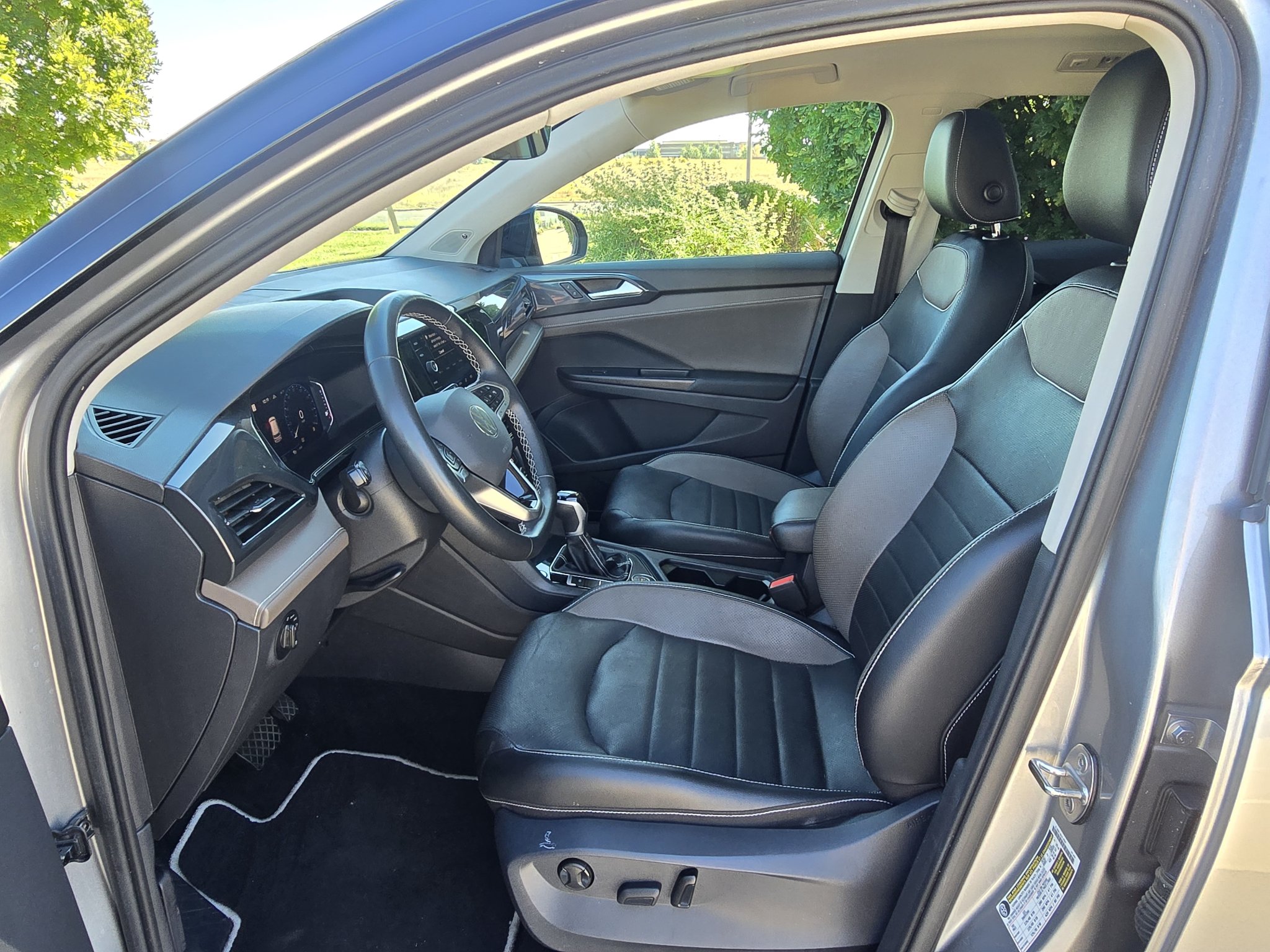 Used 2023 Volkswagen Taos SEL AWD/4WD image 13