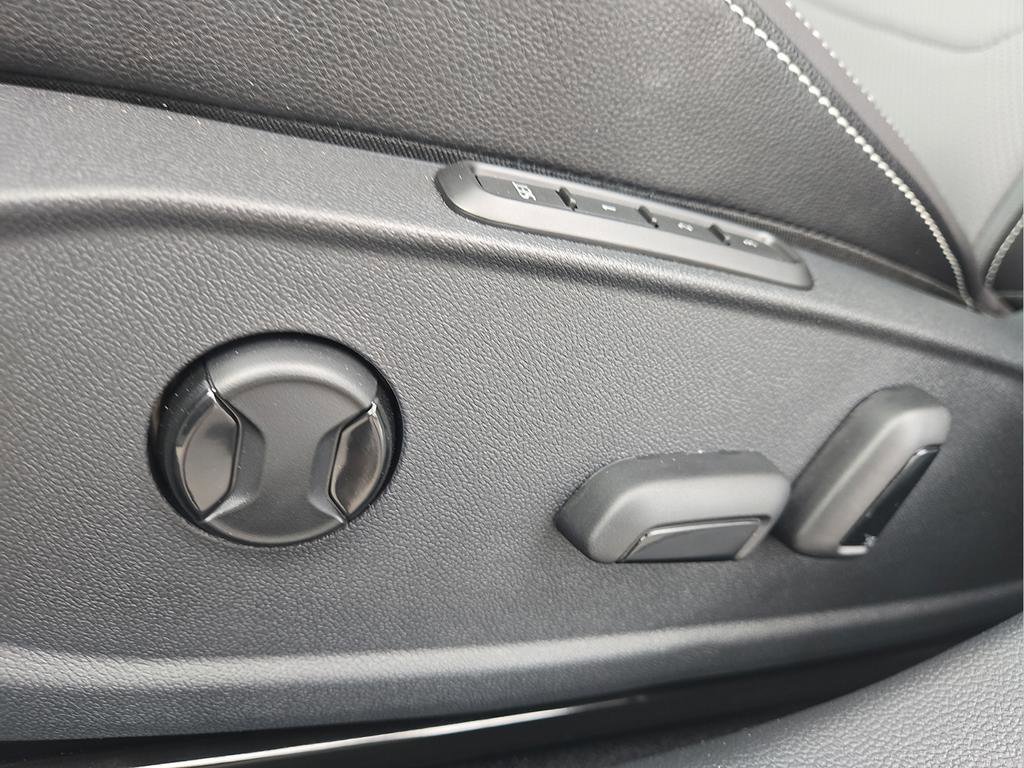 New 2026 Volkswagen Jetta SEL image 18