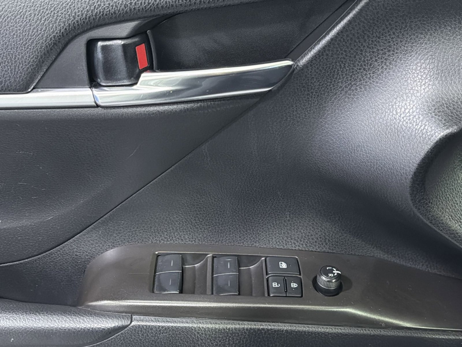 Used 2023 Toyota Camry SE FWD image 35