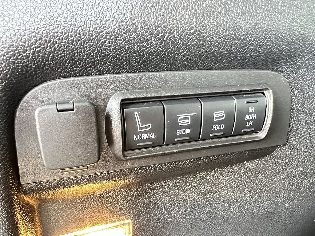 Used 2017 Ford Explorer Platinum image 24