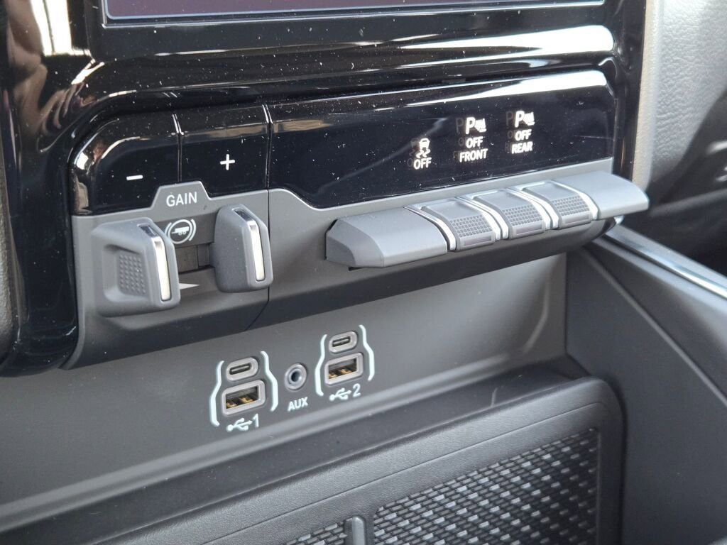 New 2026 RAM 1500 4x4 Crew Cab image 22