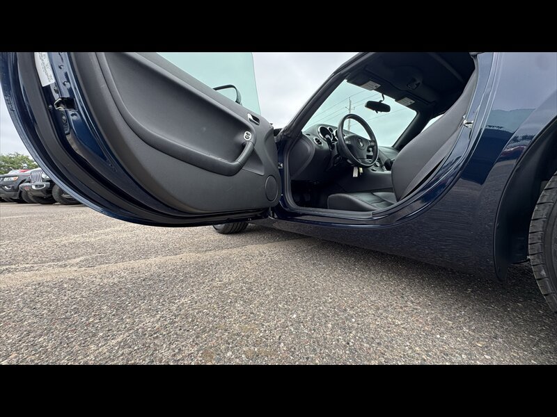 Used 2006 Pontiac Solstice Convertible w/ Premium Package RWD image 7