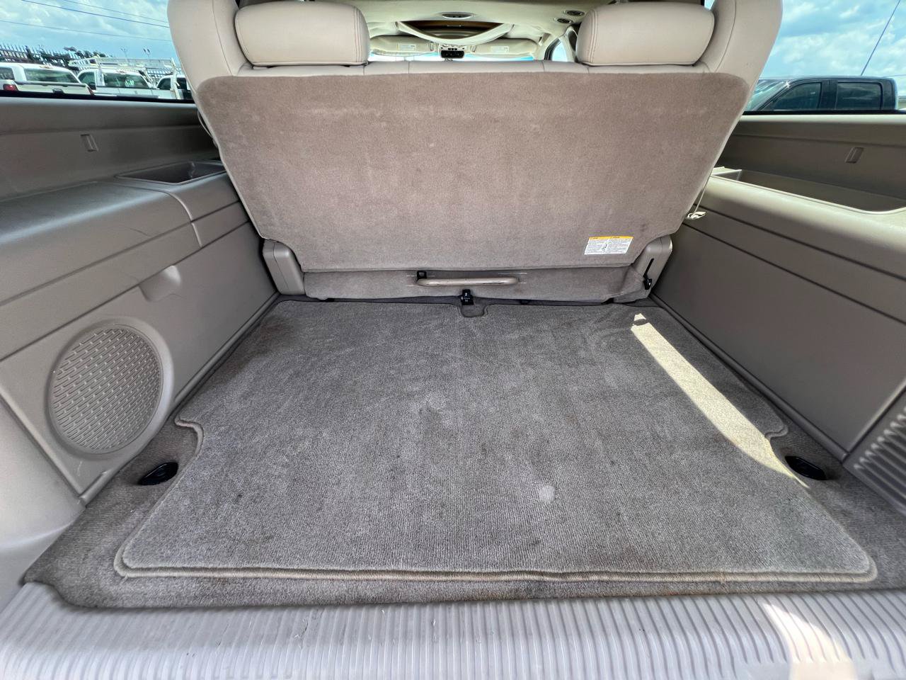 Used 2004 GMC Yukon XL SLT w/ Preferred Equipment Group RWD image 40