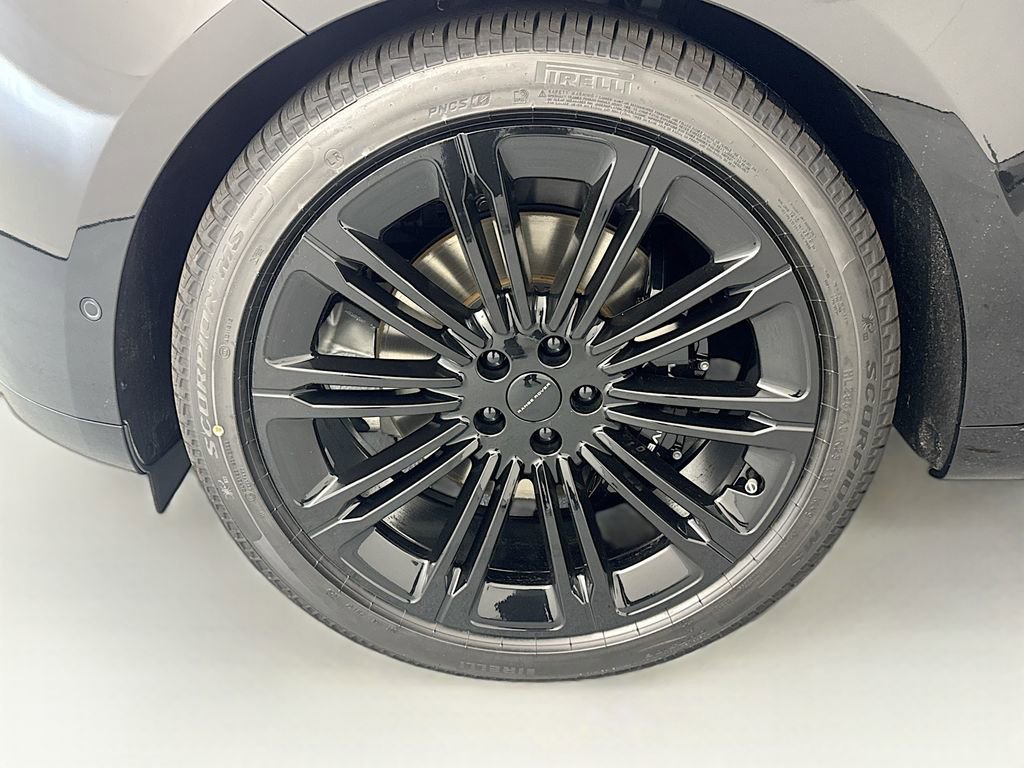 New 2026 Land Rover Range Rover Long Wheelbase SE AWD/4WD image 32