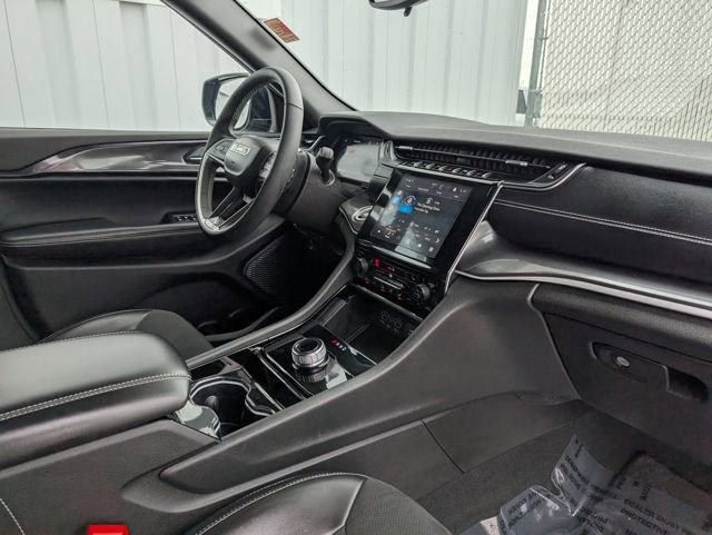 Used 2023 Jeep Grand Cherokee Altitude image 30